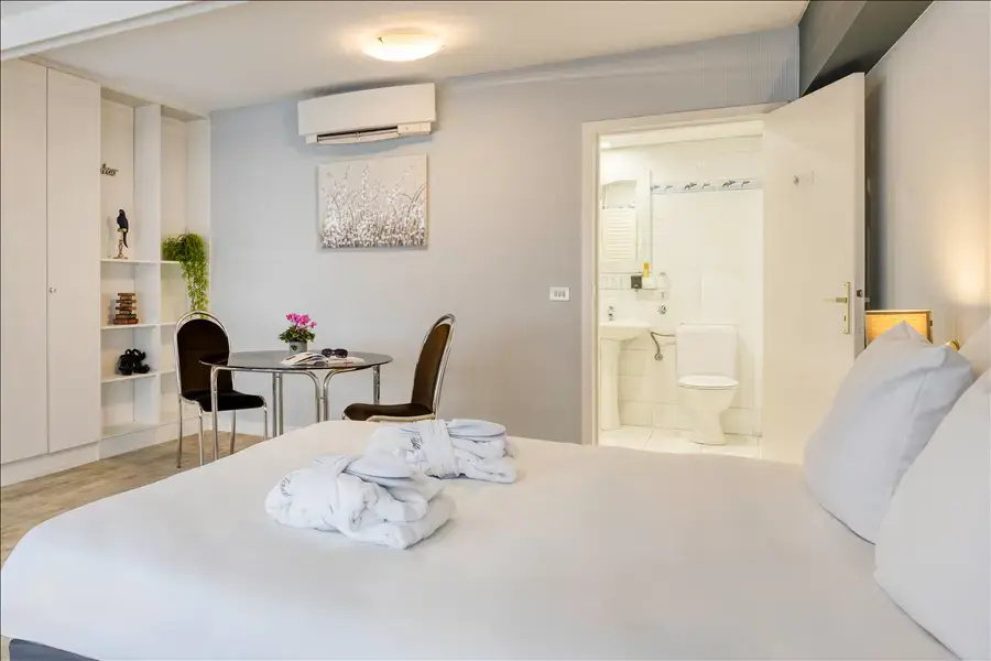 Classic Double room (full double bed)
