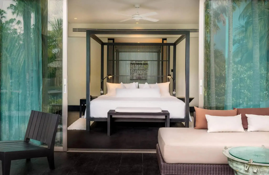Double Lagoon Suite with balcony (full double bed)