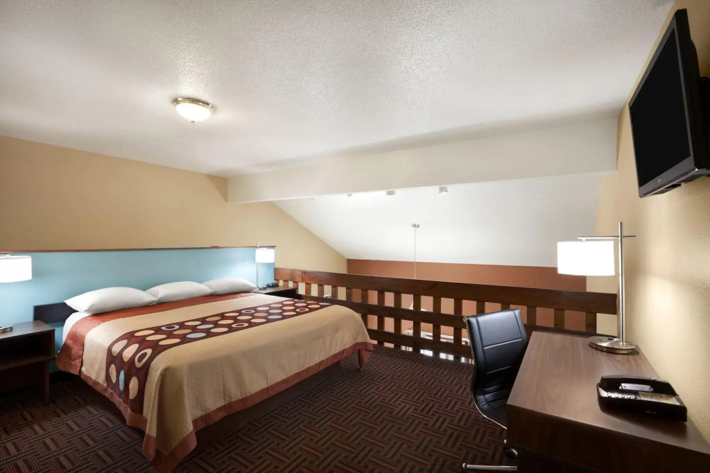 Double Suite (full double bed)