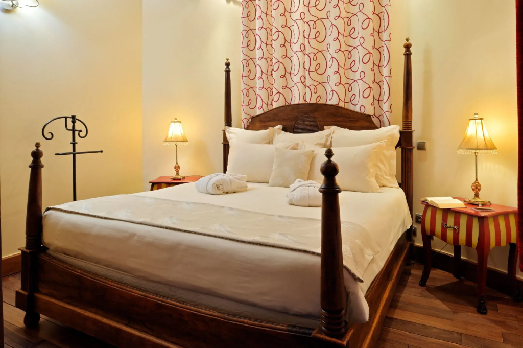 Deluxe Double Suite (full double bed)