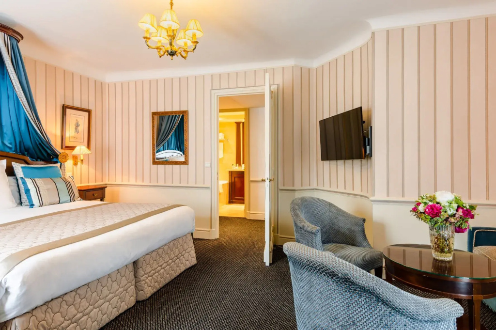 Napoleon Hotel 53