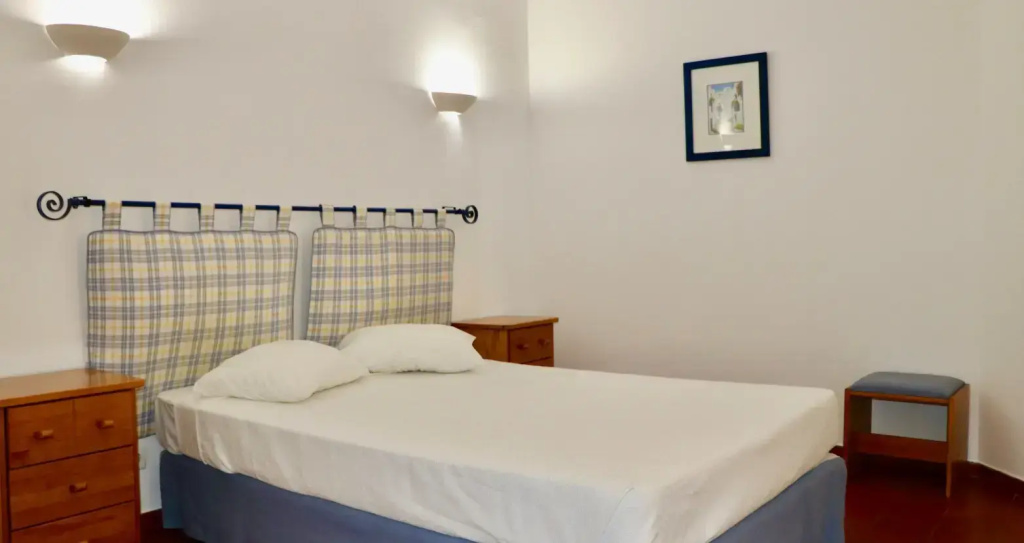 1 Bedroom T1 Nora Velha Double Apartment (full double bed)