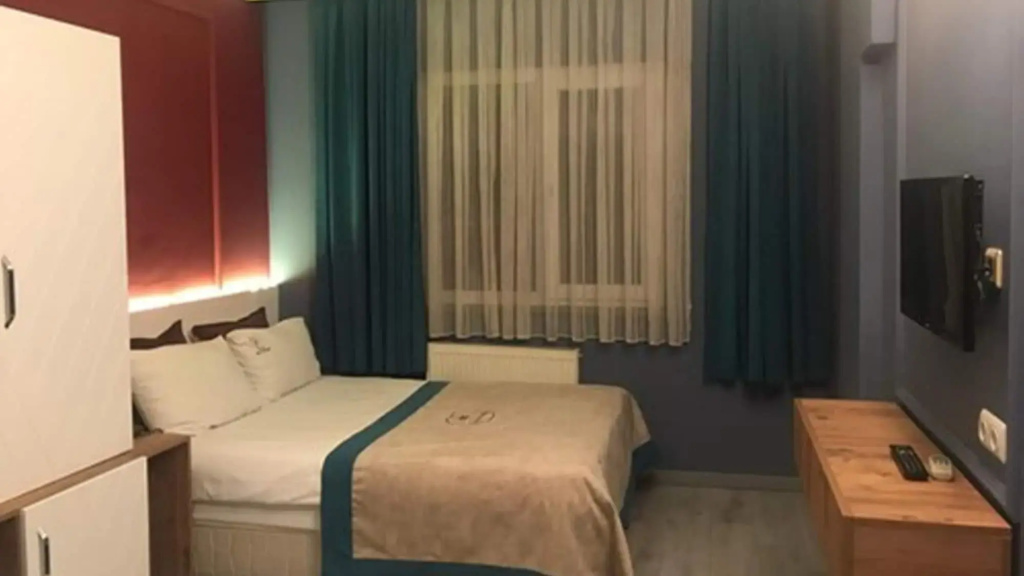 Double room (full double bed)