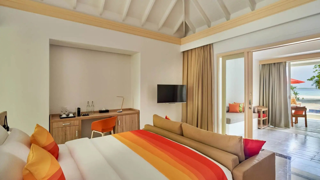 Beach Double Pool Suite (full double bed)