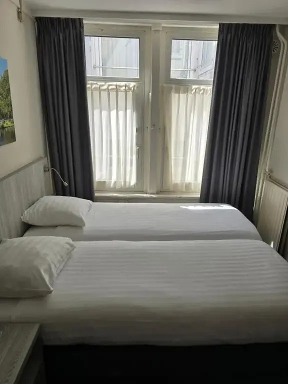 Double room (twin beds)