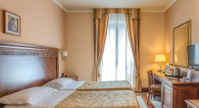 Standard Triple room