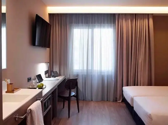 Connecting room