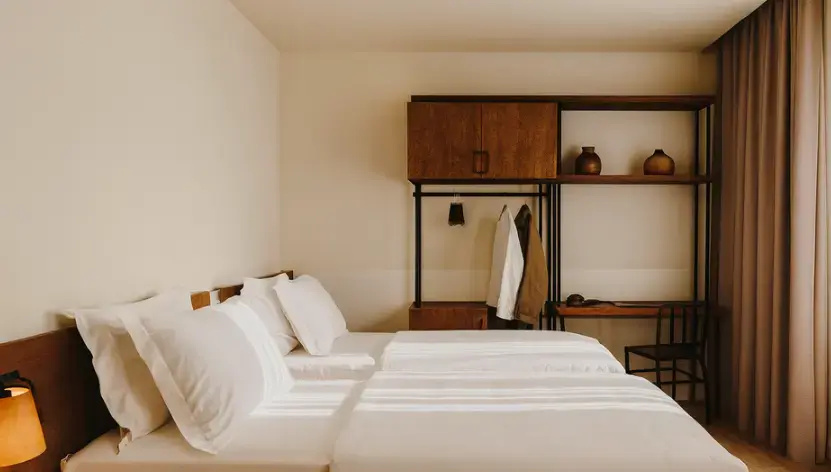 Light Double room with balcony (full double bed)
