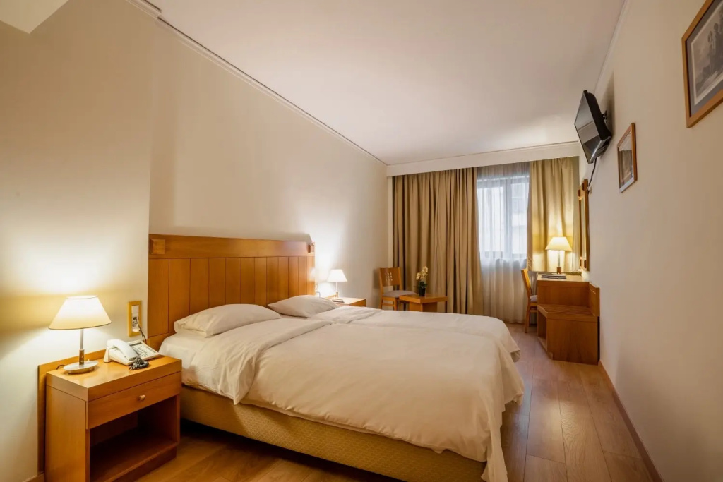 Double room (full double bed)