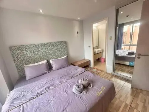 Двухместные апартаменты с видом на бассейн двуспальная кровать в Atlantis Condo Pattaya by Panissara