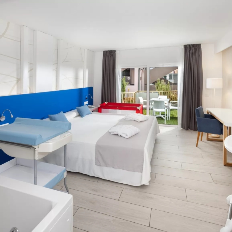 Double Family Suite (full double bed)
