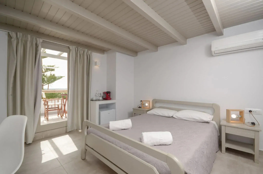 Double room with sea view (full double bed)