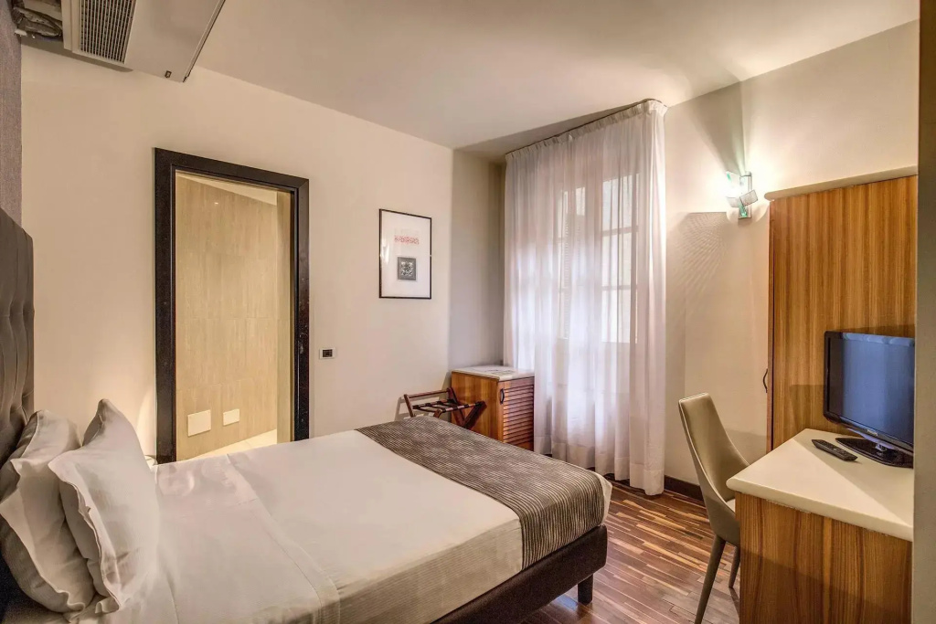 Basic Double room full double bed