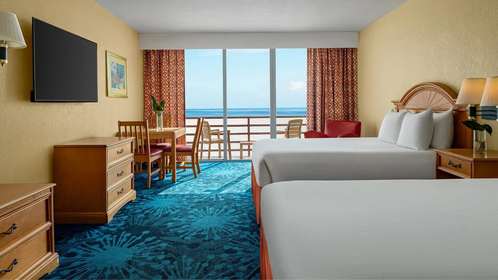 Quadruple room with balcony and beachfront