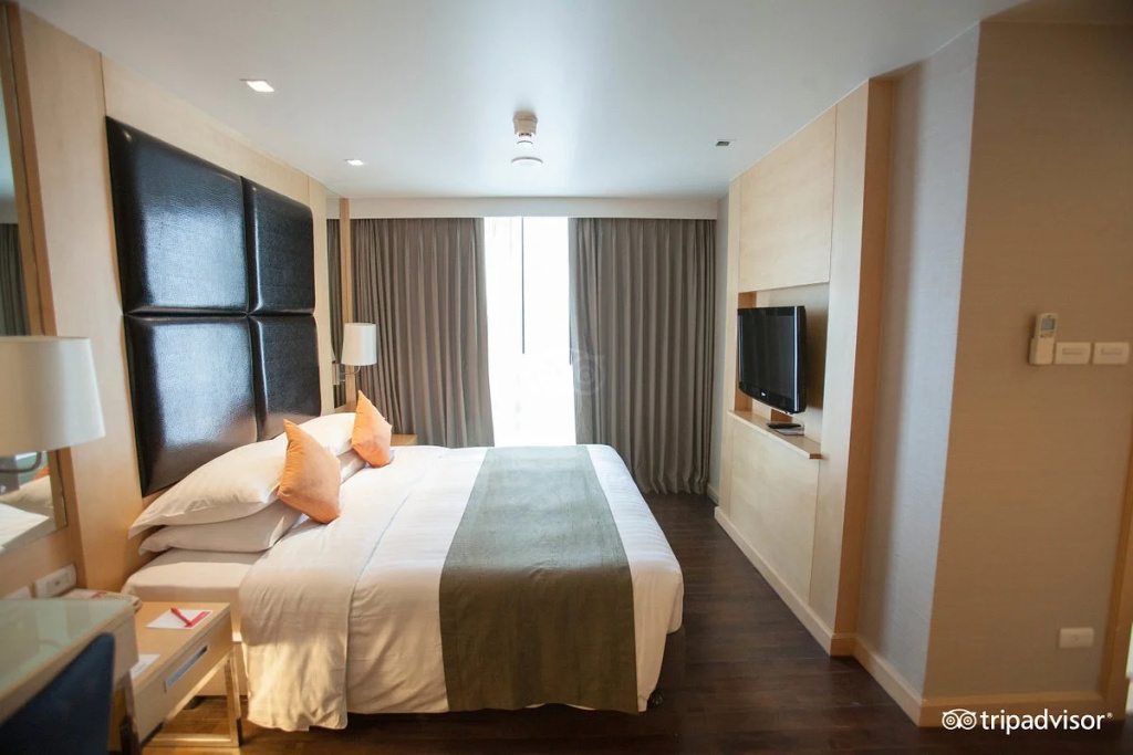 Executive Suite with lake view