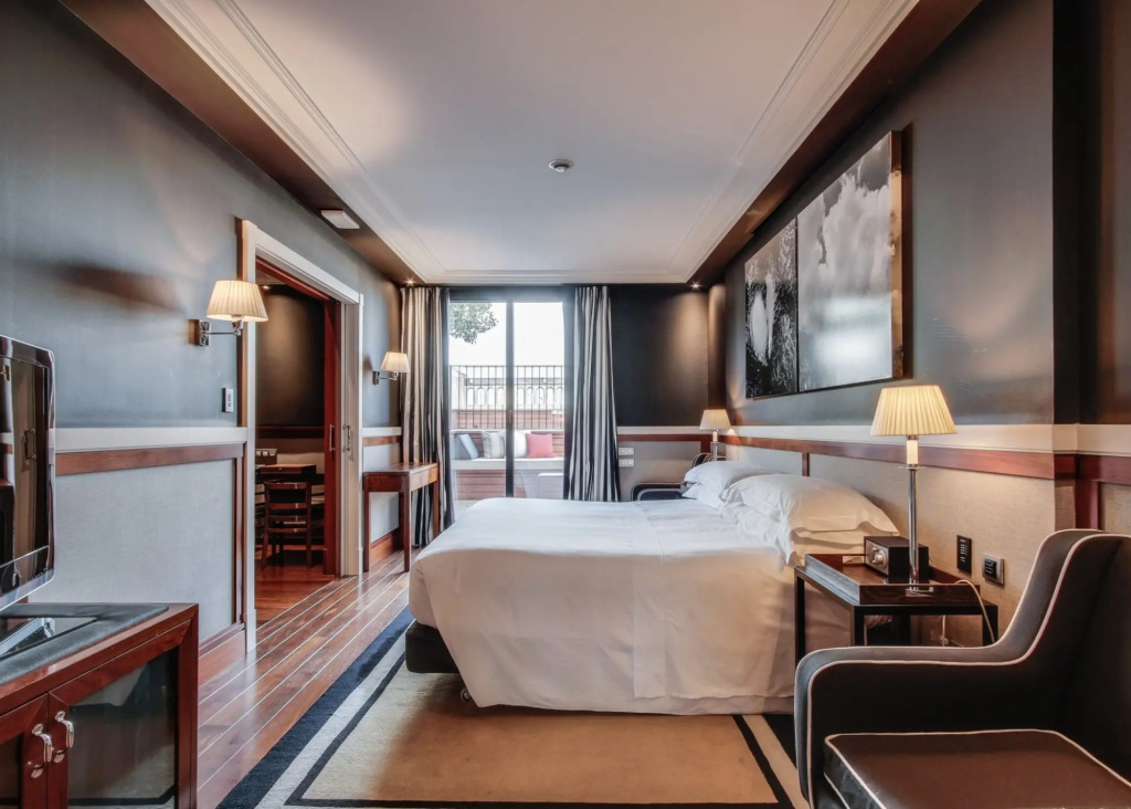 Colonial Suite
