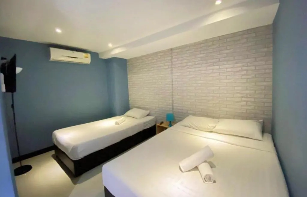 Standard Triple room
