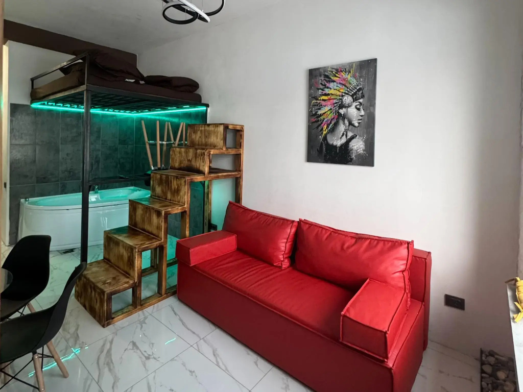 One-room No. 109 Double Suite Apartment (full double bed)