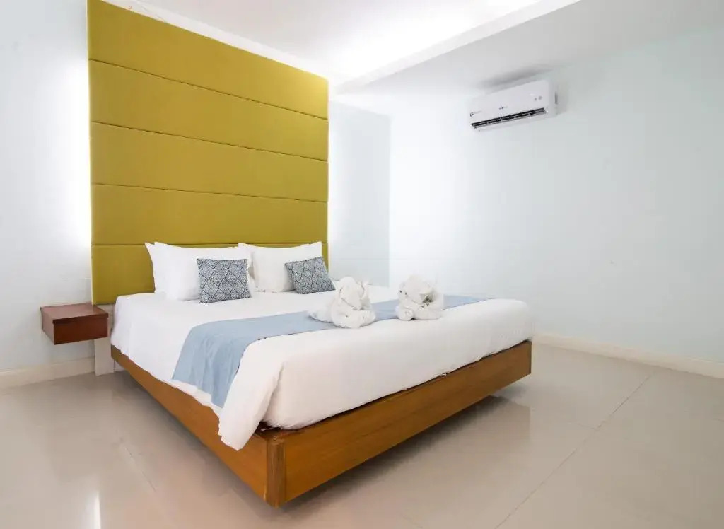 Люкс с 2 комнатами с видом на море в Royal Beach View Suites