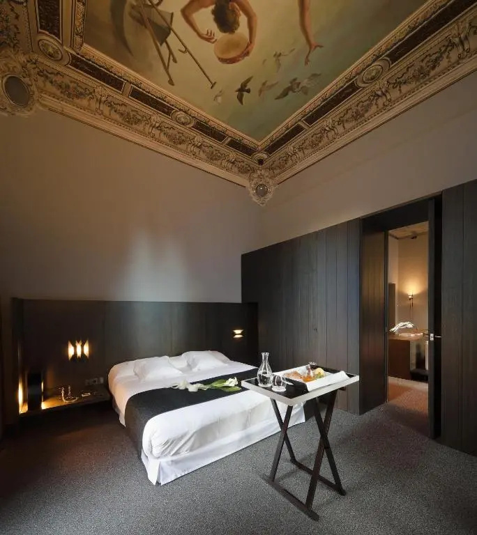 Double Suite (full double bed)