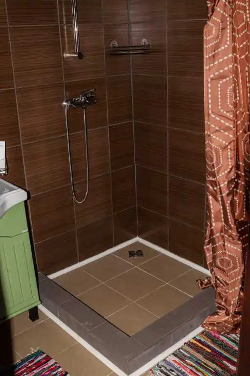 Двухместный номер Комфорт+ №4 двуспальная кровать в Пришвинъ