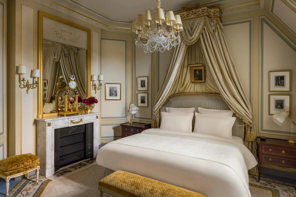 Prince de Galles Double Suite (full double bed)