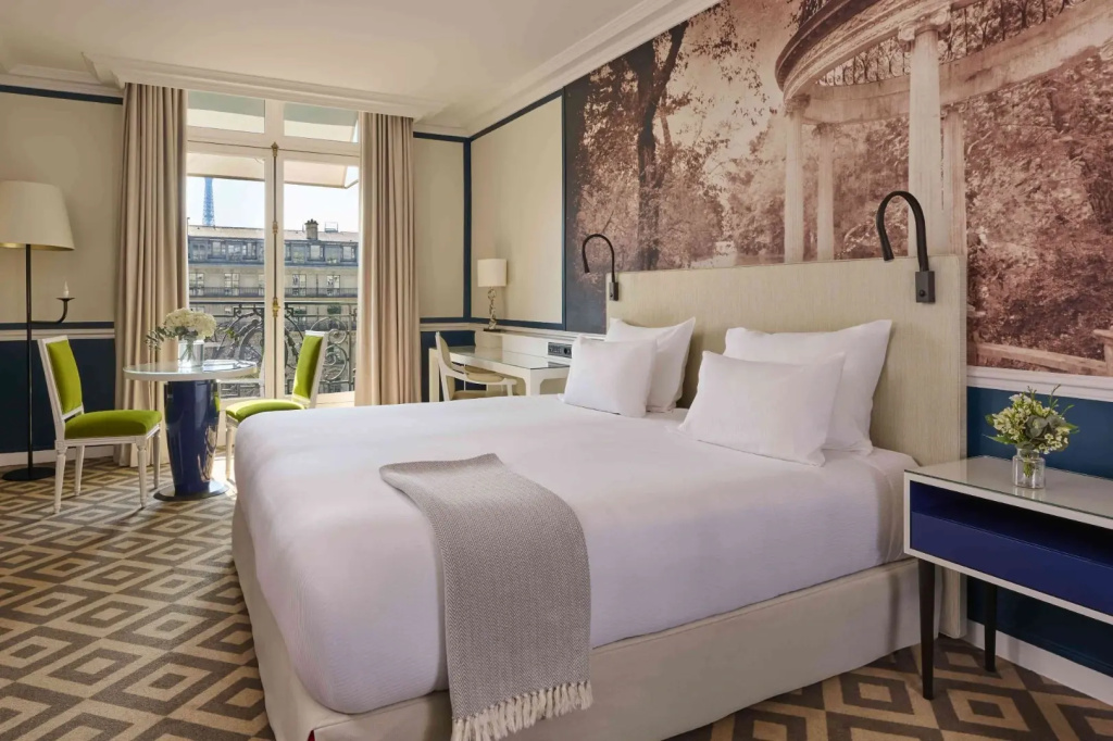 Executive Double Studio Suite with Eiffel Tower View (full double bed)