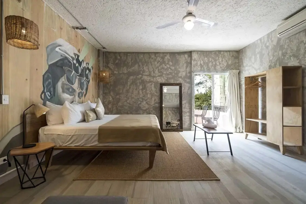 + Suite (full double bed)