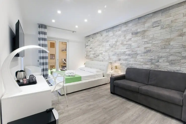 Double room (full double bed)