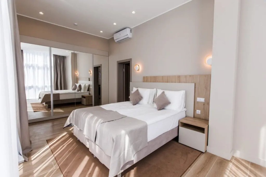 Mirror Residence Hotel Room Type - 1 Bedroom with Kitchen-Living room Double Suite with city view full double bed