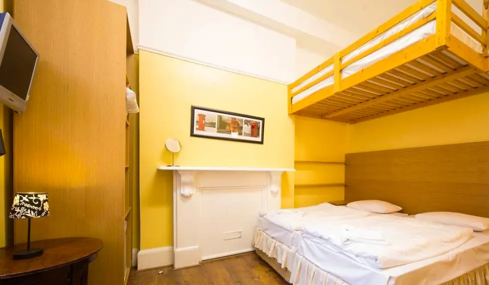 Triple room