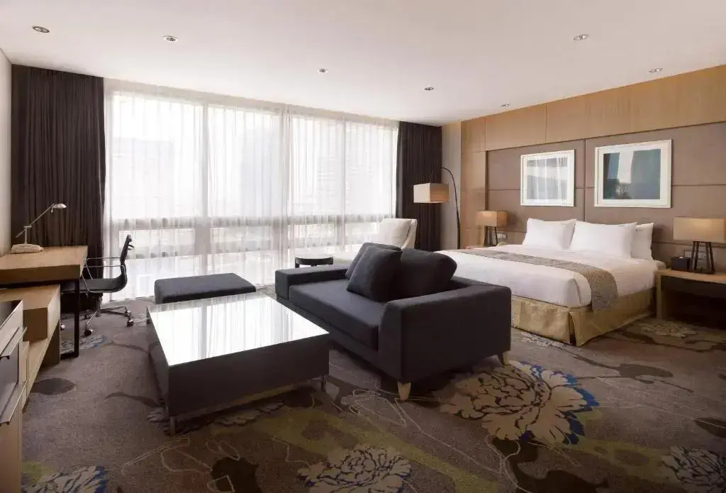 Double Suite full double bed