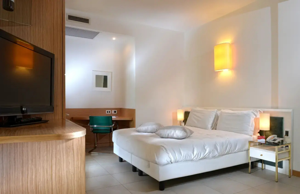 Double Studio Apartment (full double bed)