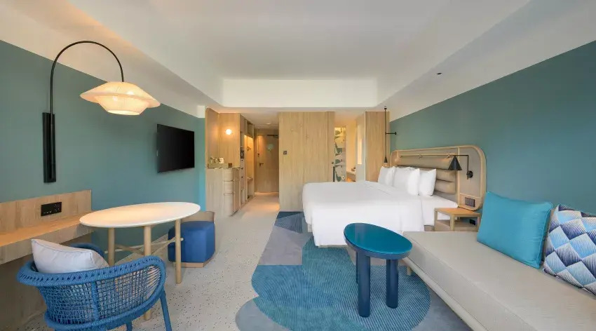 Номер Premium Deluxe с видом на бассейн в Centara Karon Resort Phuket