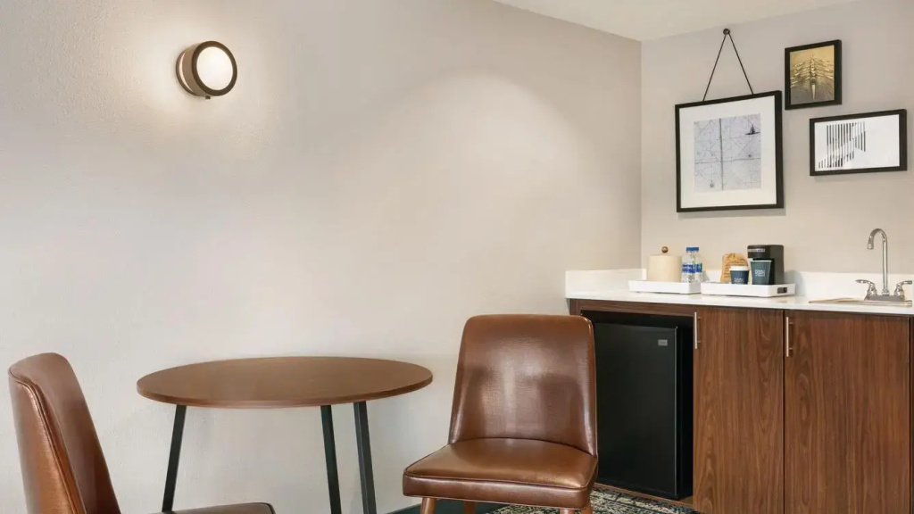 Four Points by Sheraton Raleigh Arena - Chambres