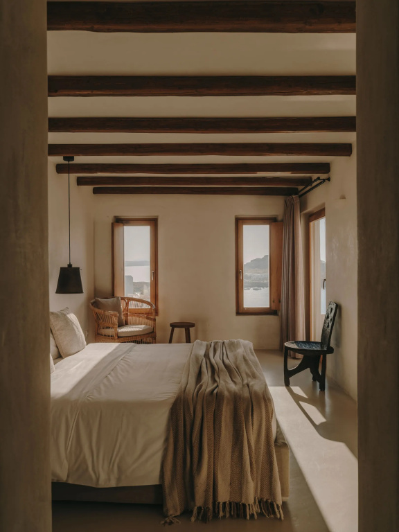 Corner Double Suite with sea view (full double bed)