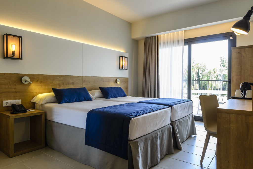 Double Club room (twin beds)