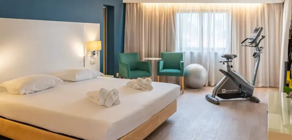 Double Suite with balcony (full double bed)