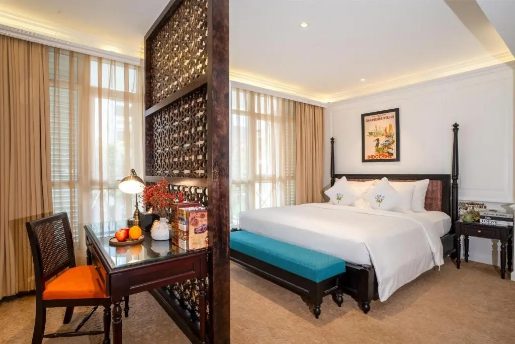 Double Suite with city view full double bed