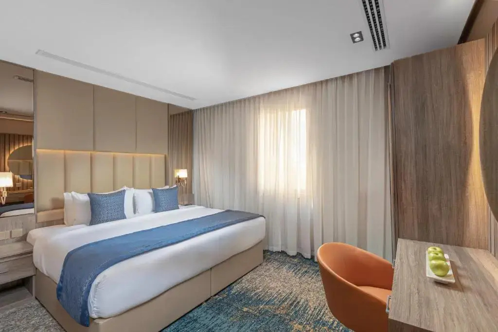 Double Junior Suite (full double bed)