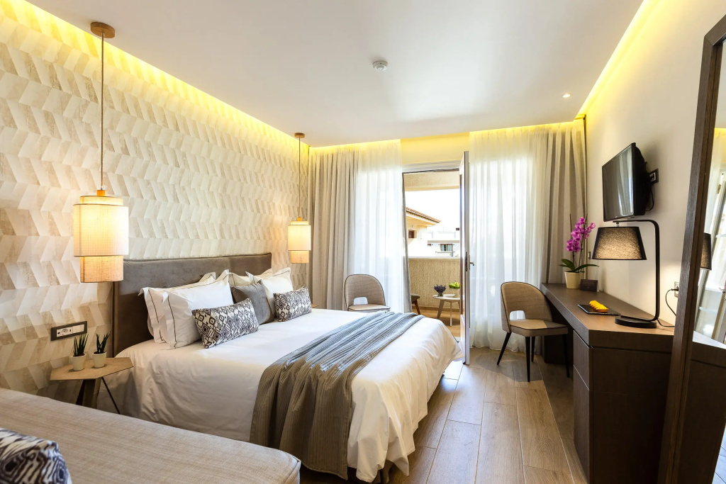 Superior Triple room