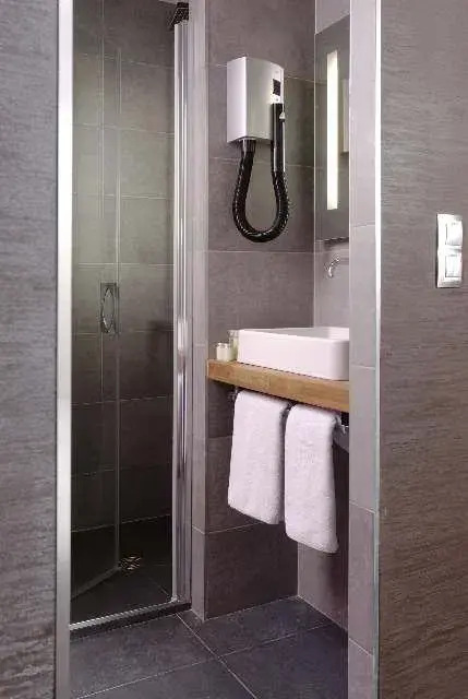 Двухместный номер двуспальная кровать в Hotel Lumières Montmartre Paris