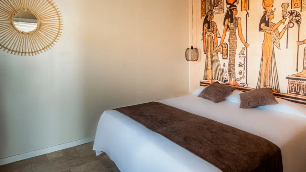 Luxor Double Villa full double bed
