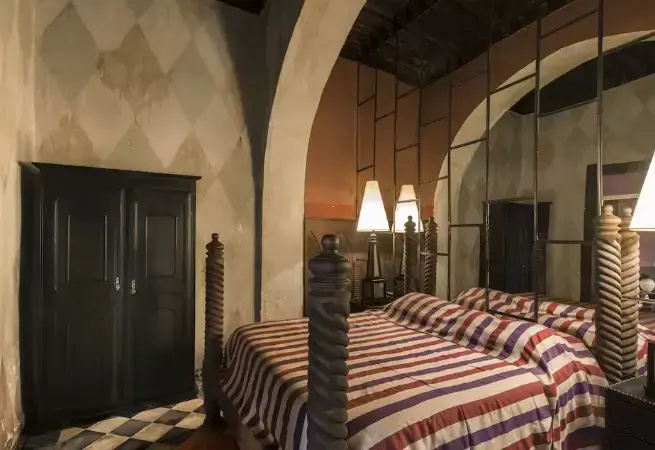 Mirrors Double Suite (full double bed)