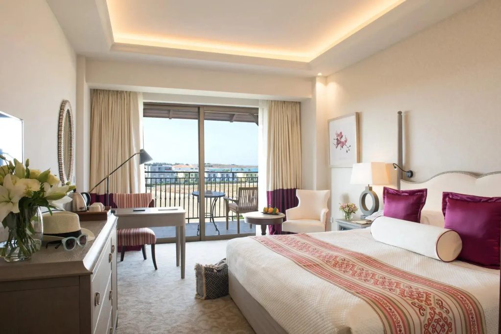 Deluxe Double room with partial sea view (full double bed)
