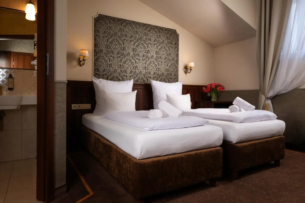 Double Attic room (full double bed)