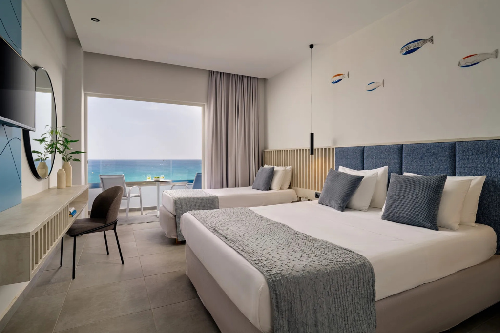 Double room seafront (full double bed)
