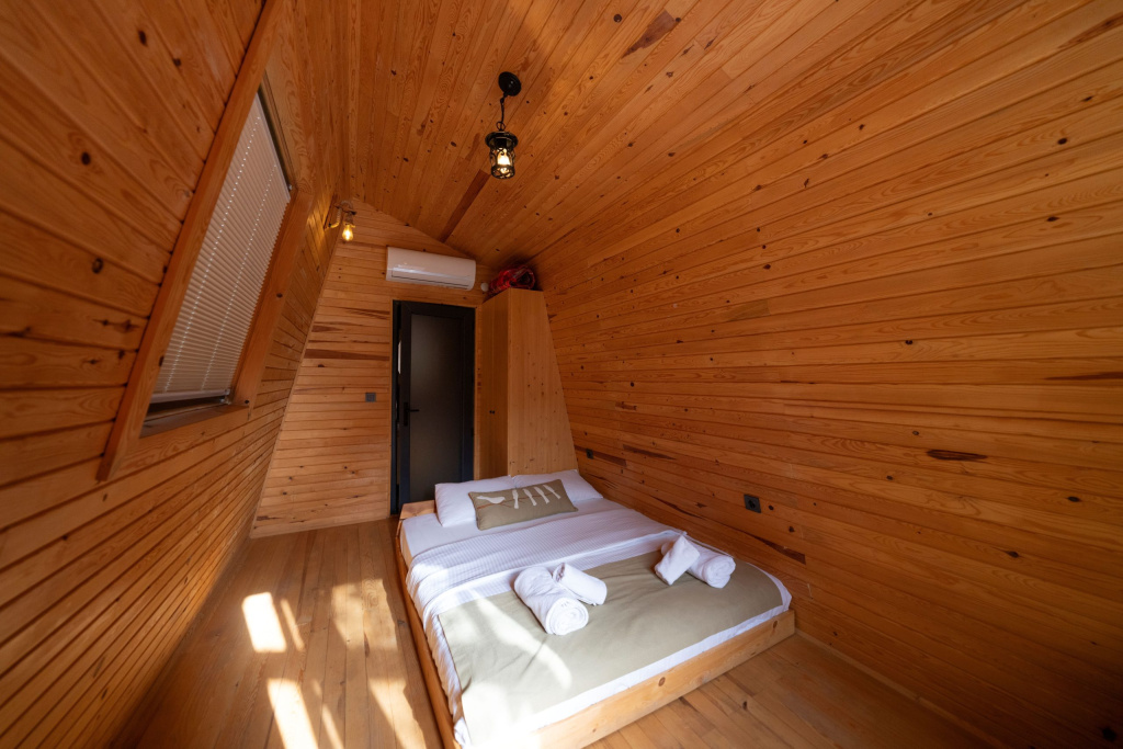 Double Bungi Joy Tiny House (full double bed)