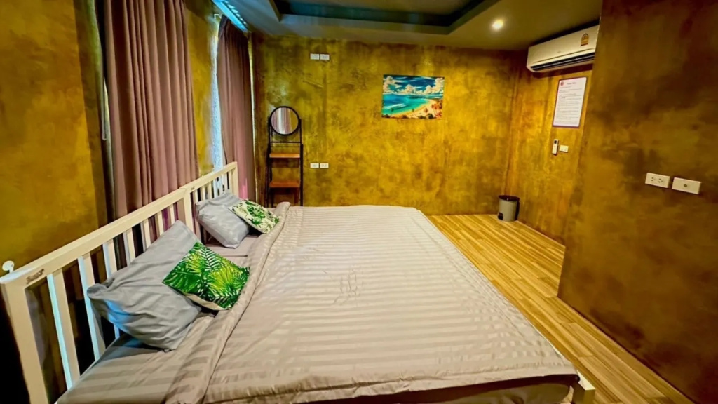 Double room (full double bed)