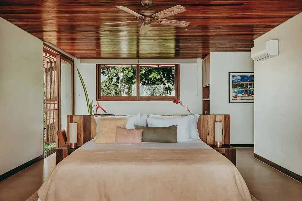 The Corner Double Suite (full double bed)